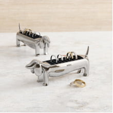 Dachshund - Porta Anéis Cachorro Salsicha para 10 aneis