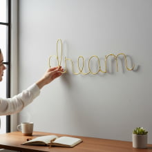 Dream - Letreiro em Metal Decorativo