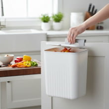 Lumina - Lixeira Suspensa em Plastico