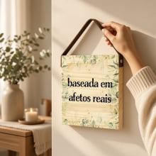 Afetos Reais - Quadro de Madeira 22x22cm Com Alça