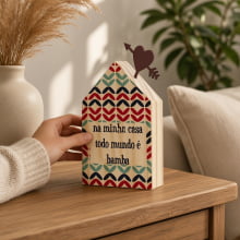 Bamba - Casinha Decorativa em Madeira com Enfeite em Aço Bamba - Casinha Decorativa em Madeira com Enfeite em Aço