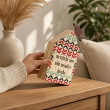 Bamba - Casinha Decorativa em Madeira com Enfeite em Aço