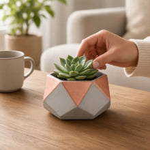 Geométrico Copper Prism - Cachepot Cimento e Cobre