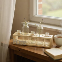 Home - Kit com 5 Garrafinhas / Vasinhos + Suporte em Madeira