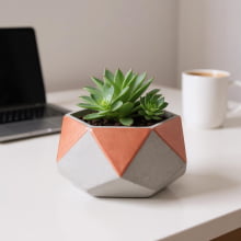Triangular - Cachepot Cimento e Cobre